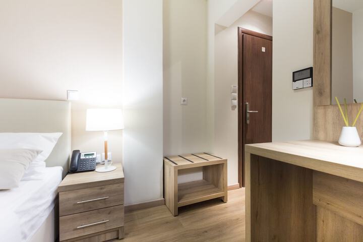 Room 7 of 111