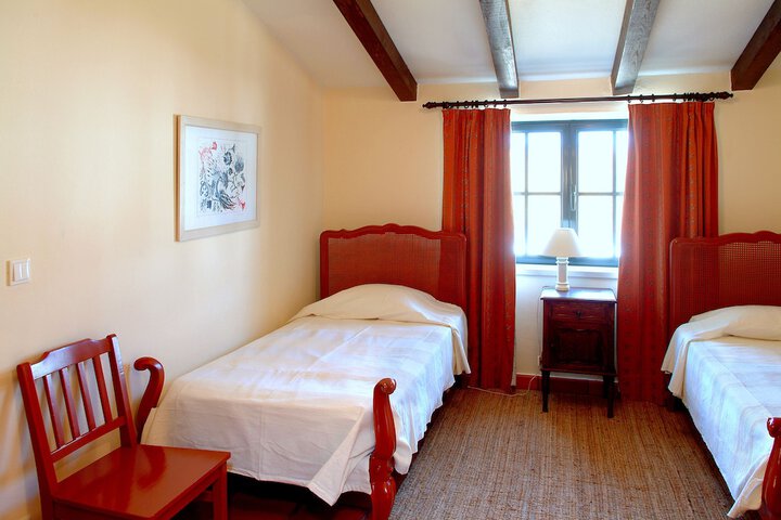 Room 6 of 34