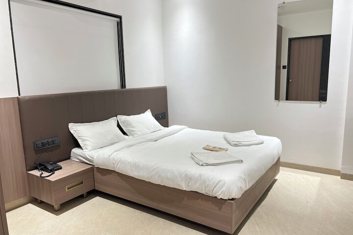 Room 5 of 20