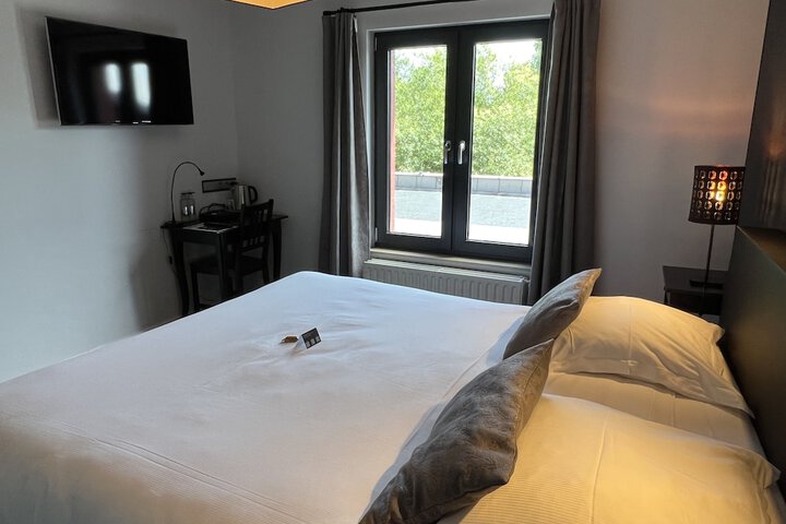 Room 3 of 53
