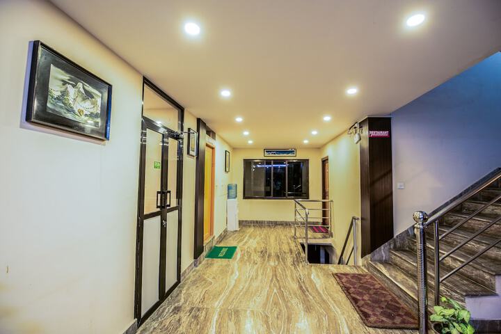 Ballroom/Hall 41 of 47