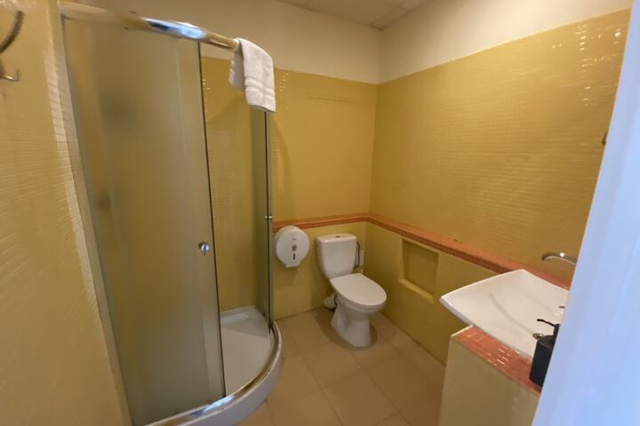 Room 247 of 272