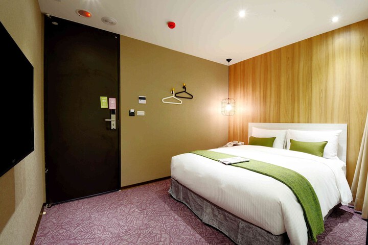Room 22 of 32