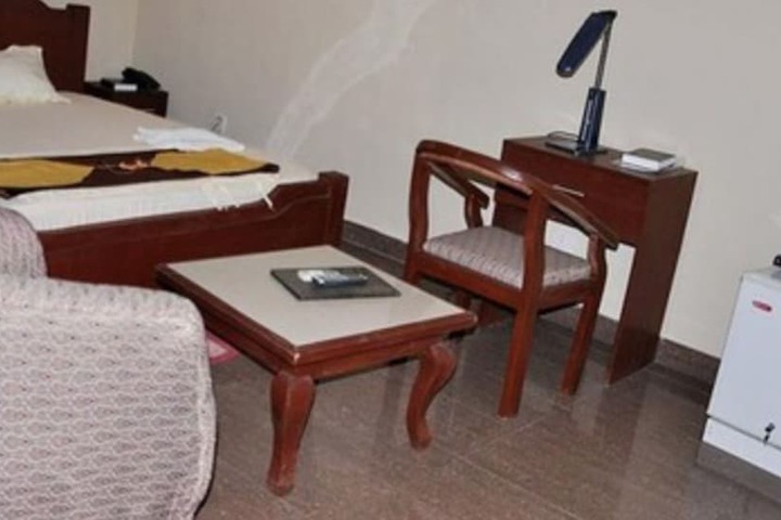 Room 7 of 19