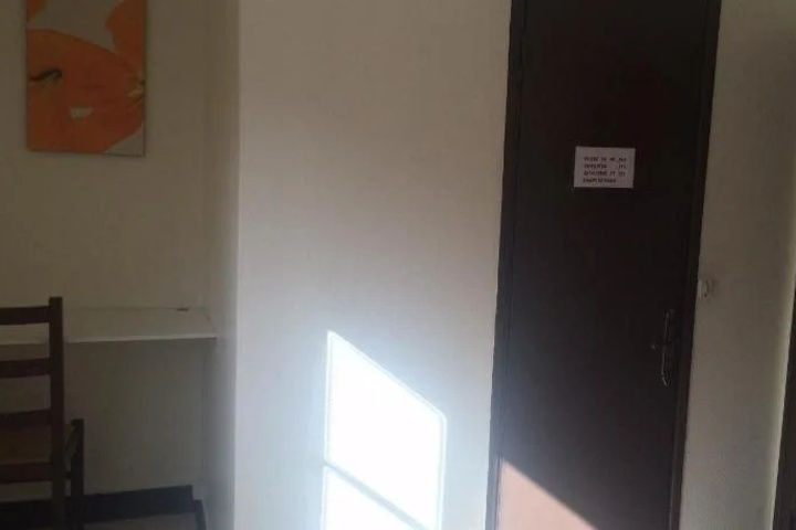 Room 13 of 16