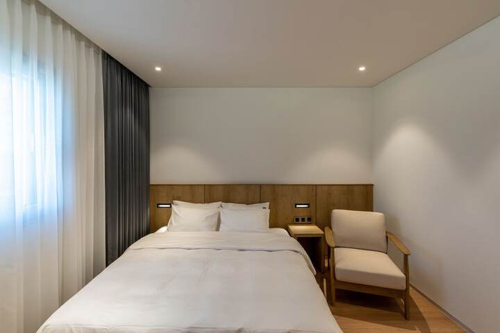 Room 8 of 24