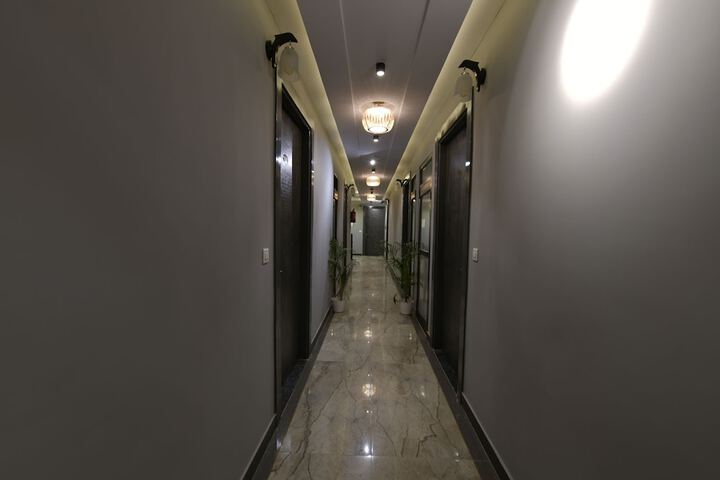 Hotel Adhiraja Palace