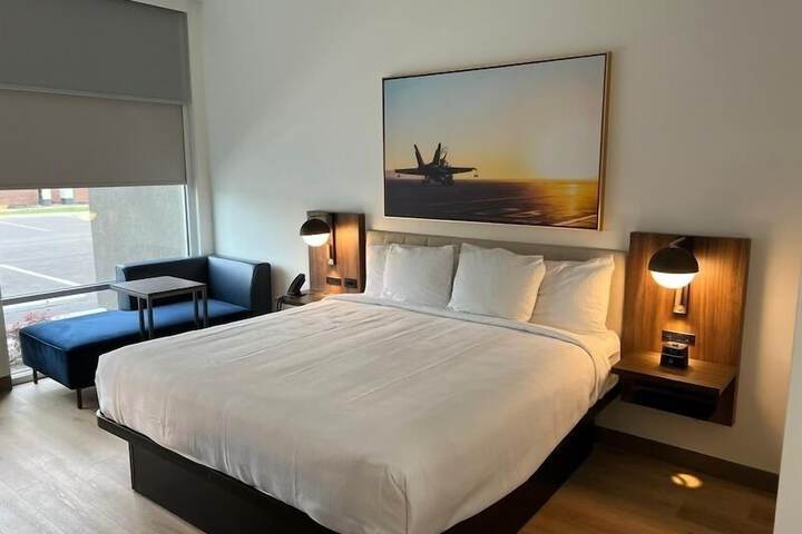 1 King Bed (8 of 13)