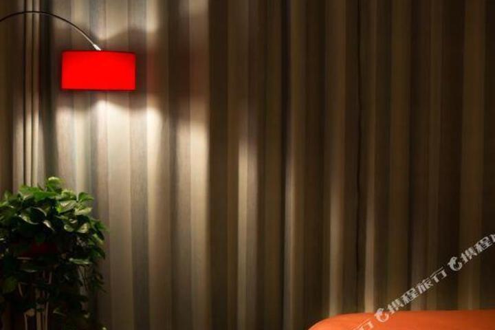 Light and Shadow Movie Hotel