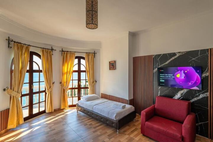 Room 32 of 100