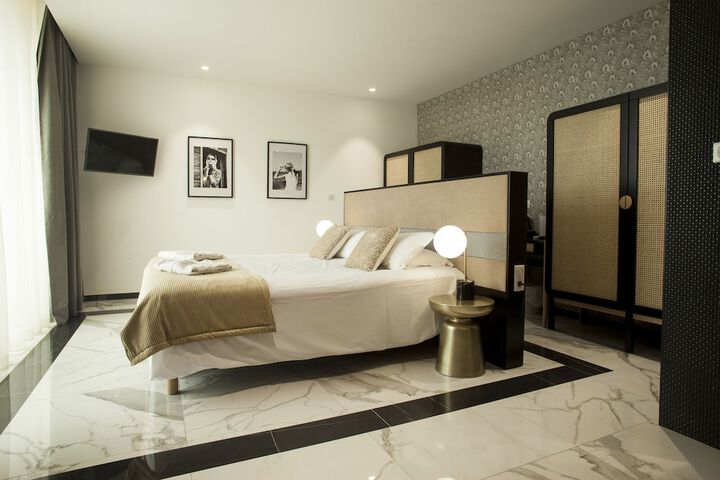 Room 18 of 89