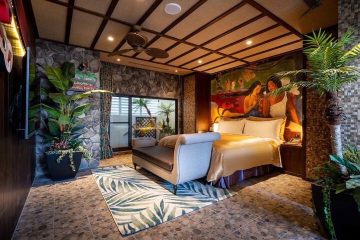 Room 8 of 32