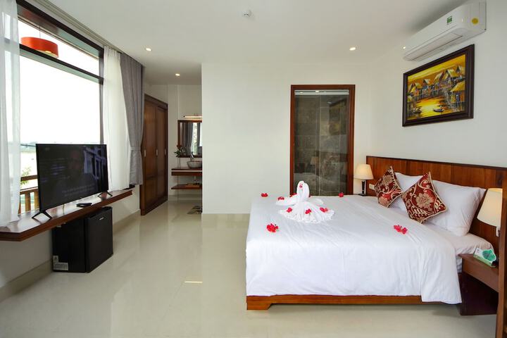 Room 9 of 28