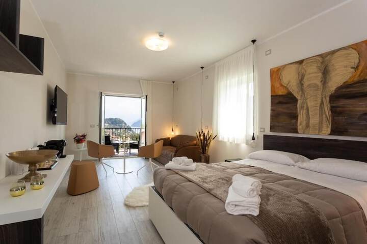 Room 3 of 41