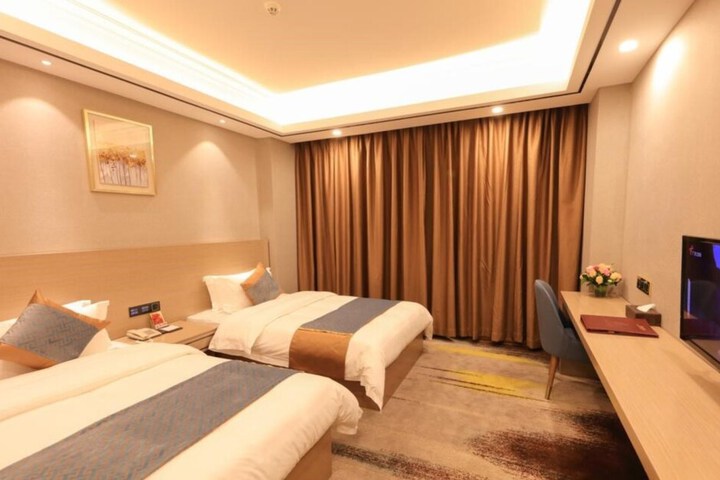 Room 10 of 34