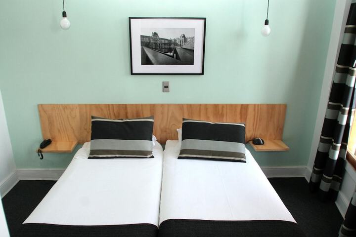 Room 11 of 39