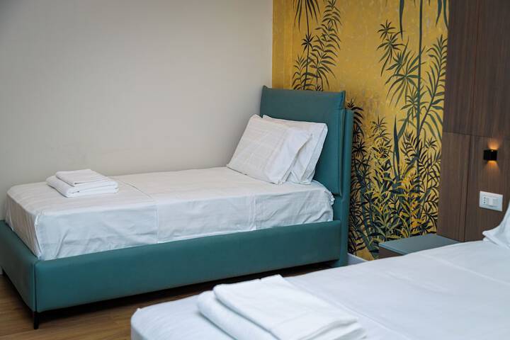 Room 5 of 120