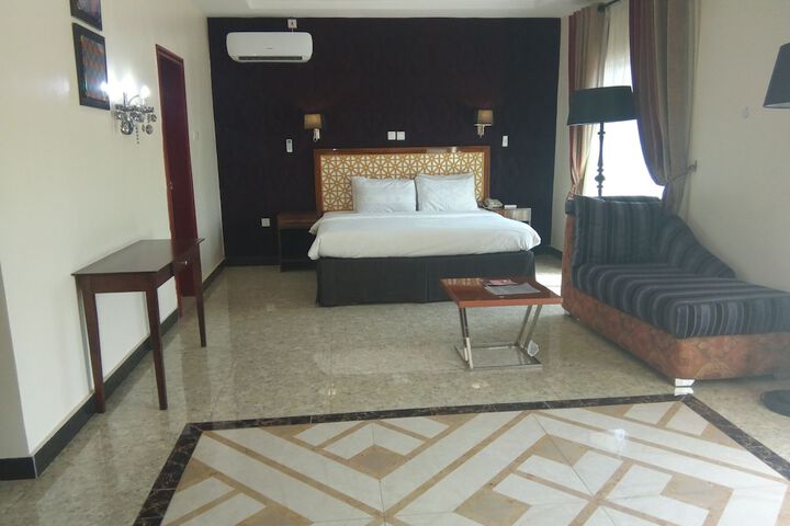 Room 11 of 39