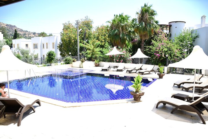 Hotel Pool