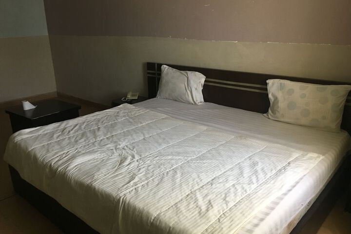 Room 8 of 17