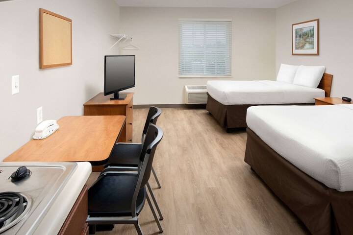 1 Queen Bed (10 of 10)
