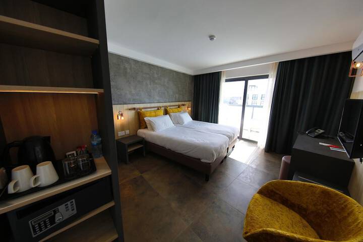 Room 9 of 34