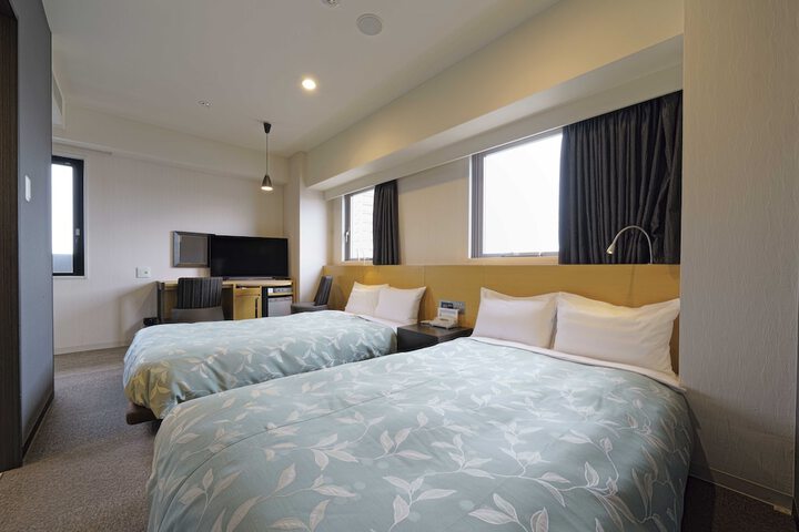 Room 2 of 40