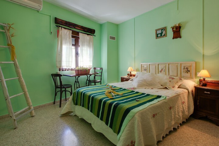 Room 5 of 16