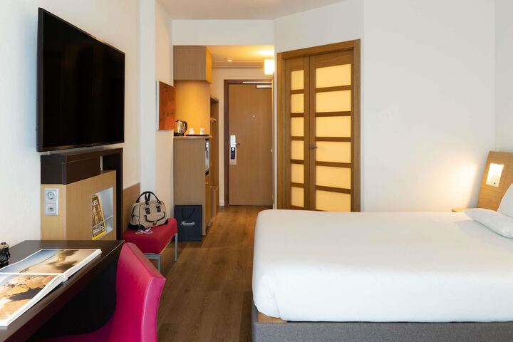 Room 30 of 141