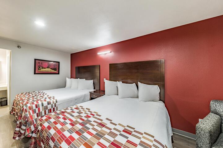 Deluxe 2 Queen Beds (5 of 7)