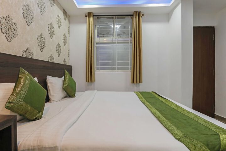 Room 9 of 37