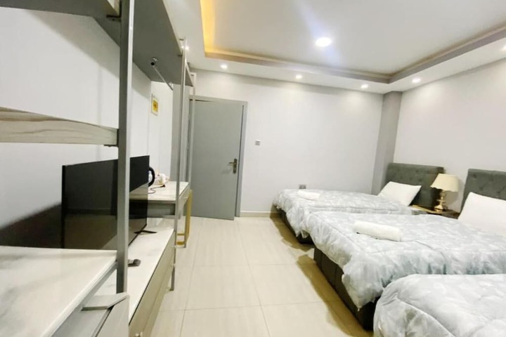 Room 10 of 18