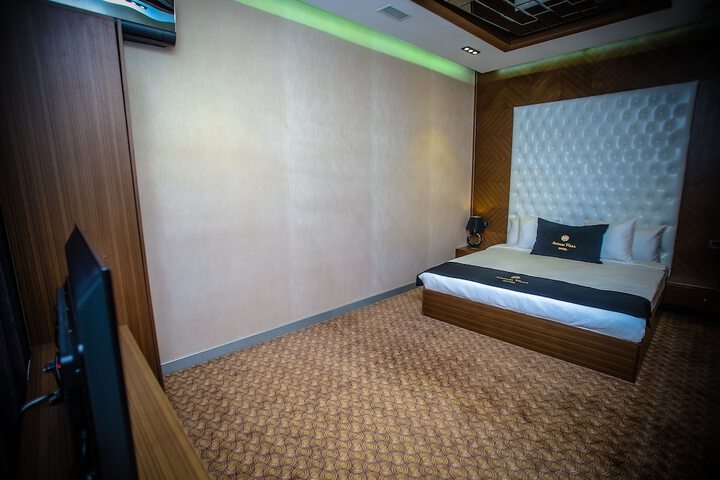 Room 6 of 38