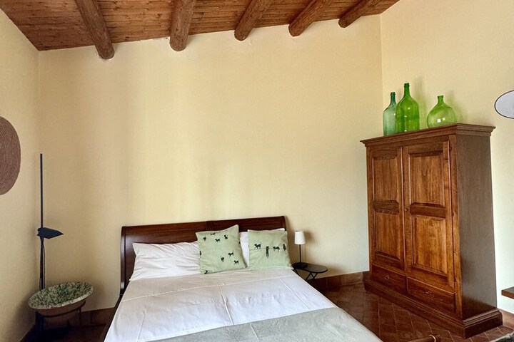 Room 8 of 33