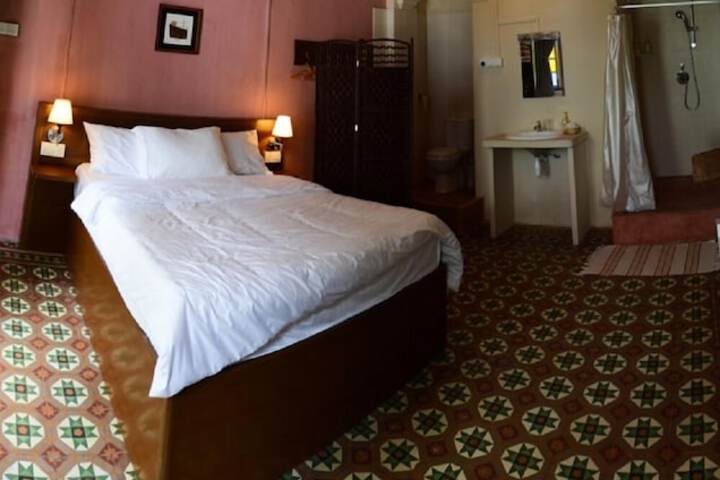 Room 8 of 37