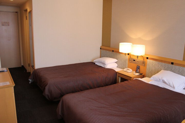 Room 16 of 50