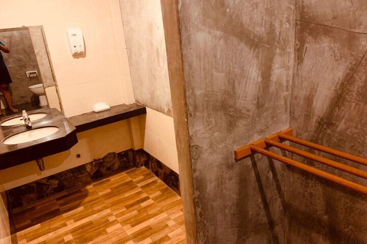 Room 72 of 93