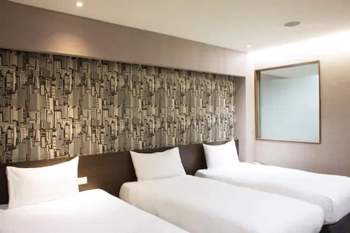 Room 8 of 18