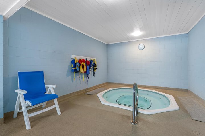 Hotel Pool