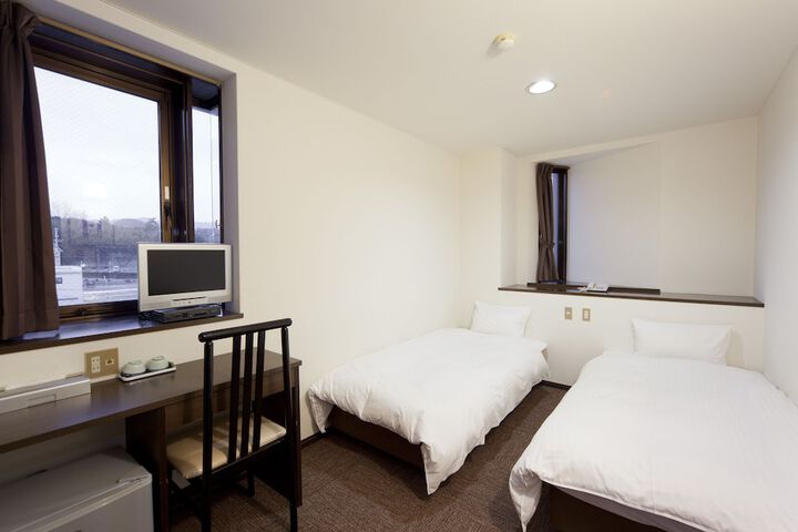 Room 10 of 19