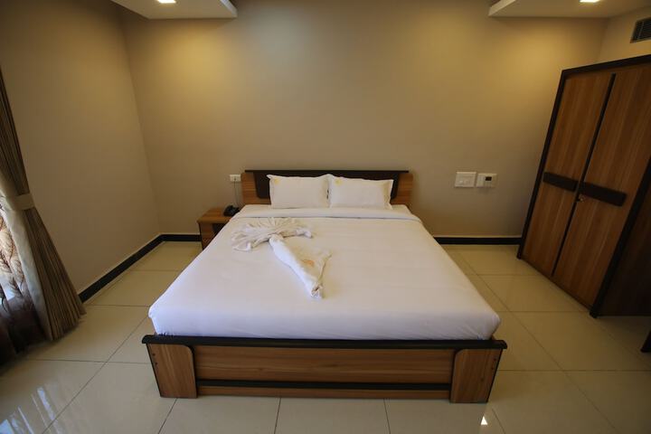 Room 3 of 16