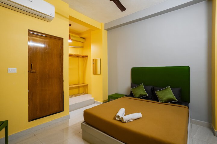 Room 16 of 40