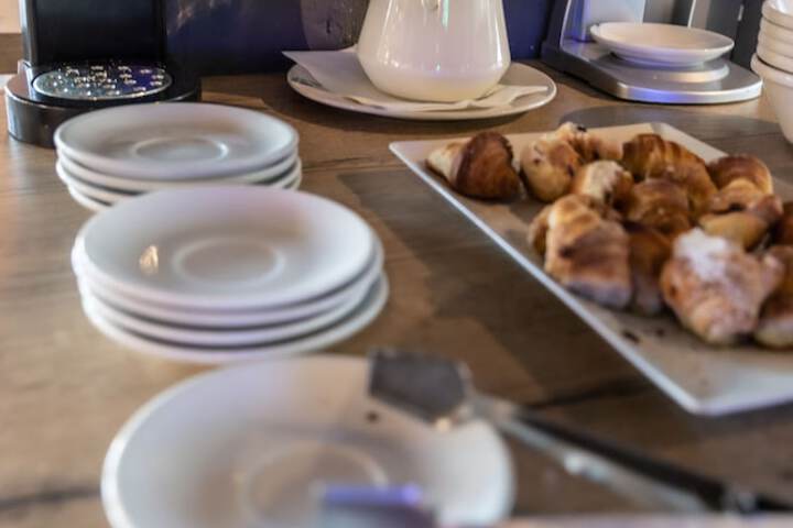 Breakfast/Coffee Service 29 of 44