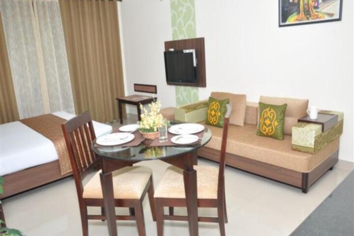Room 2 of 6
