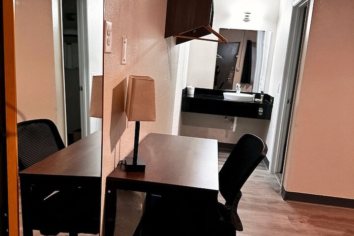 Room 8 of 19