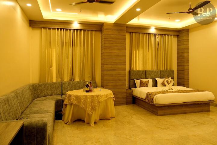 Room 8 of 43