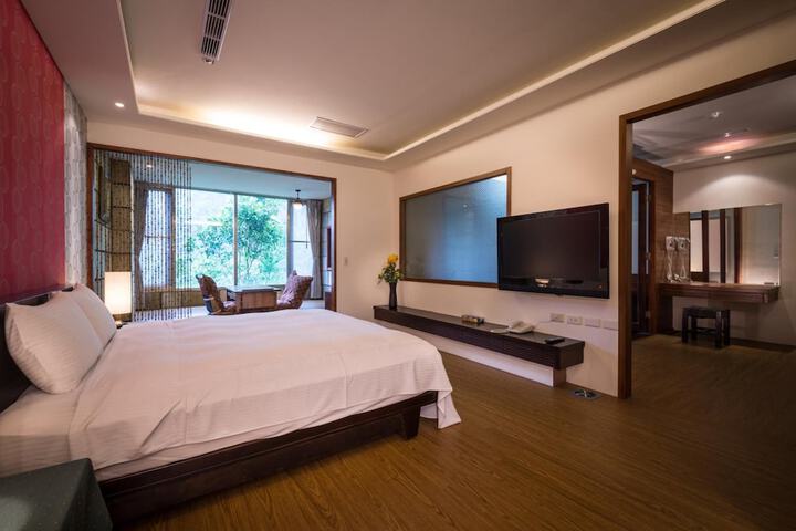 Room 12 of 33