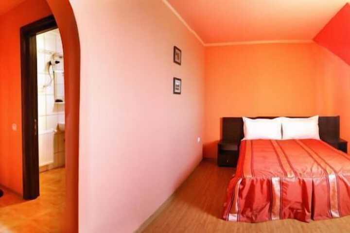 Room 7 of 11