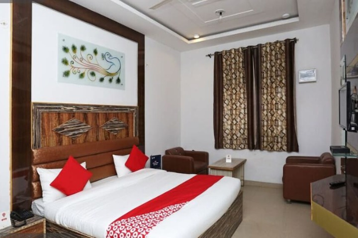 Room 4 of 16