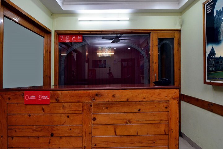 OYO 22643 Hotel Majestic Deluxe Lodging